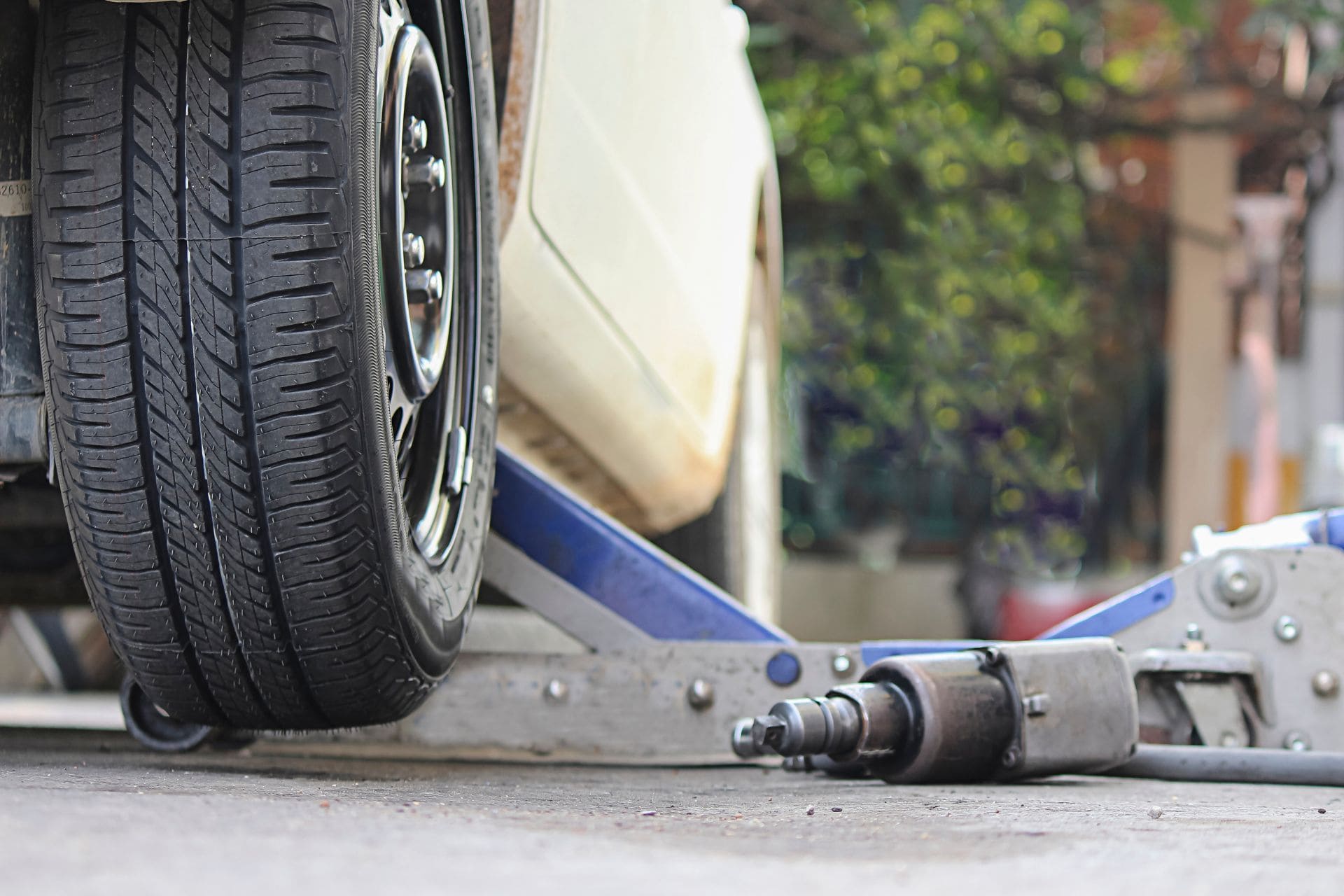 Read more about the article 5 Reasons to Use a Mobile Tyre Fitting Service