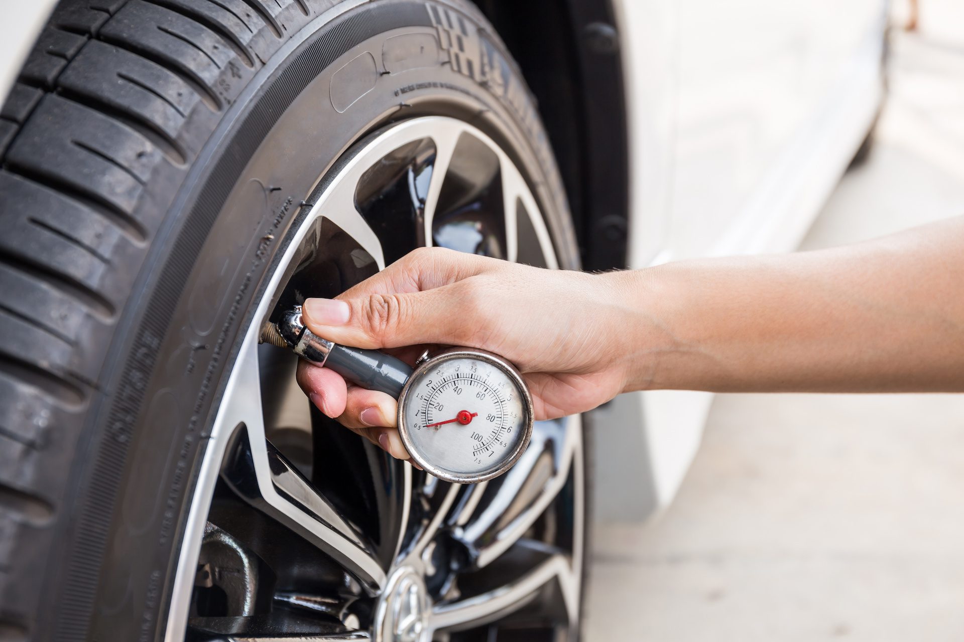 Read more about the article The Ultimate Checklist to Follow When Checking Your Tyres